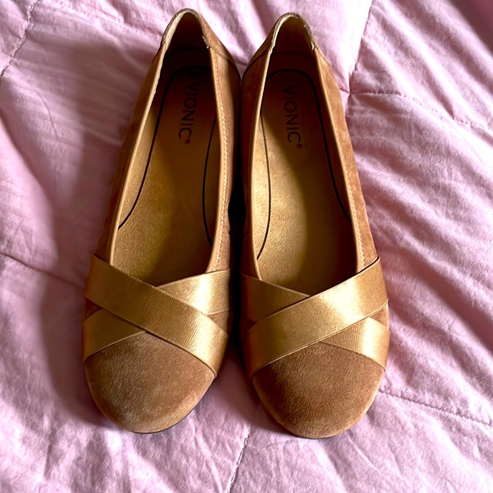 NWOT Vionic suede flats “Maria” 8.5